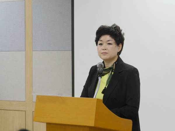 윤미현 과천시의회 의장은 30일 의회 열린강좌실에서 기자회견을 갖고 더불어민주당 탈당을 선언했다. (사진제공=과천시의회)