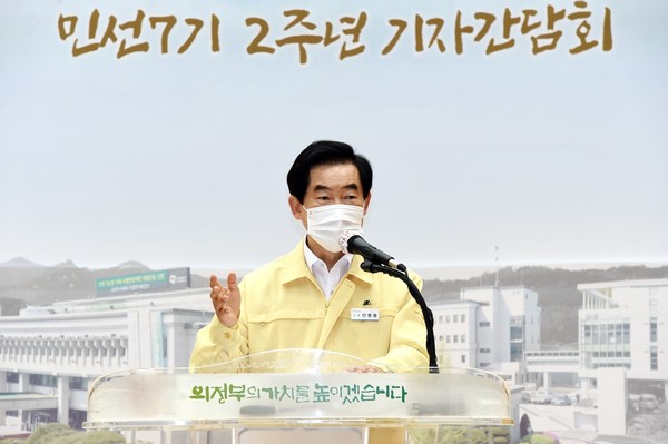 민선7기 2주년 기자간담회 하는 안병용 의정부시장 (사진제공=의정부시청)