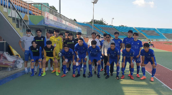 여주시민축구단은 지난 18일 홈구장인 여주종합운동장에서 9ROUND 상대로 인천남동구민축구단을 1대 0으로 리그 승리를 거뒀다. (사진제공=여주시청)