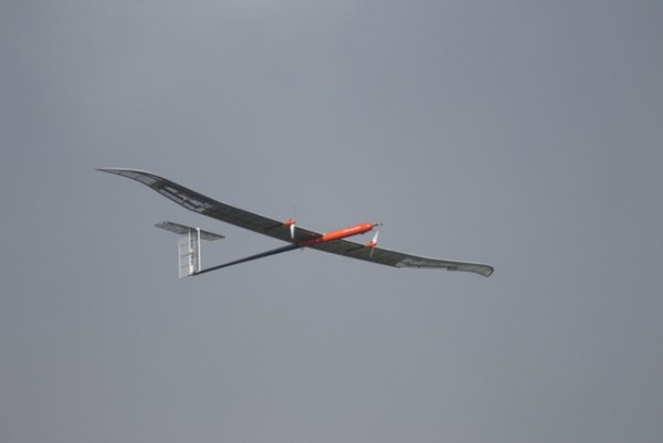 LG화학은 태양전지판과 자체 생산한 배터리 전력을 탑재한 무인기가 고도 22km 성층권에서 안정적으로 비행하는 데 성공했다고 전했다.(사진=LG화학)