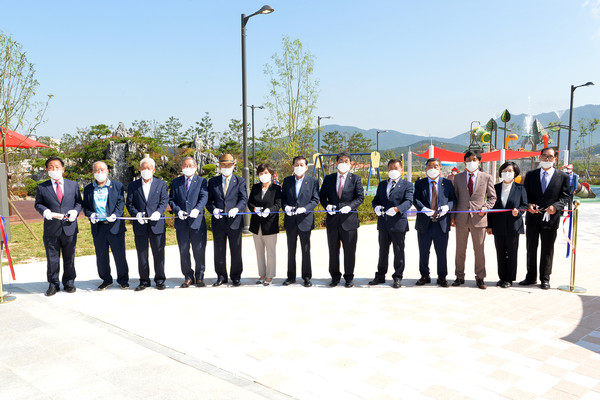강화군은 28일 도심 속에서 자연을 즐길 수 있는 갑룡공원 조성공사 준공식을  개최했다. (사진제공=강화군청)