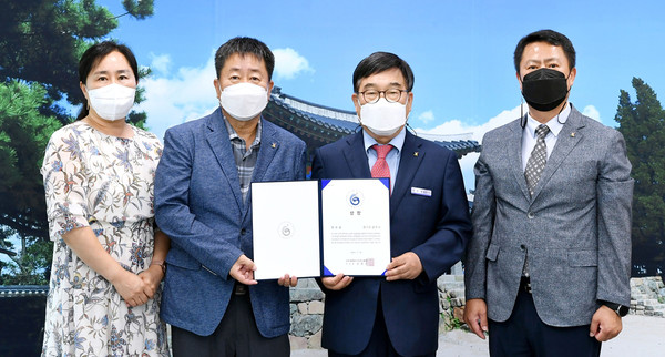 광주시가 ‘제3회 한국문화가치대상’에서 우수상을 수상하는 영예를 안았다. (사진제공=광주시청)