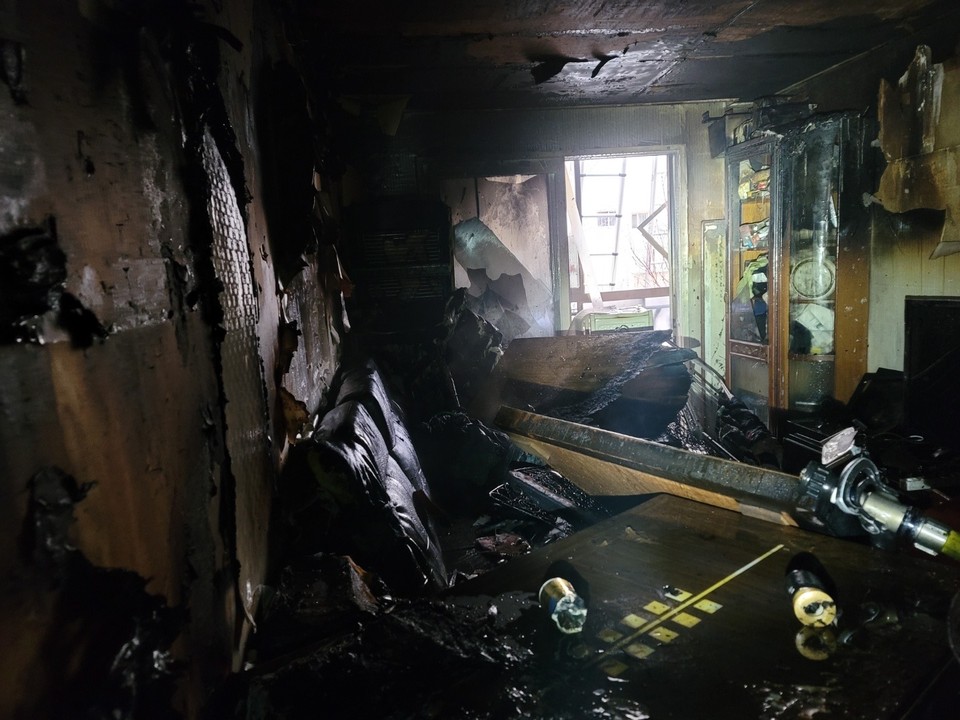지난 7일 부천의 한 아파트에서 불이 나 20대 여성 1명이 숨지고 주민 11명이 부상을 당한 사고를 수사 중인 경찰은 ‘숨진 여성이 퇴마의식을 진행했다’는 진술을 확보하고 화재원인을 조사 중이다.