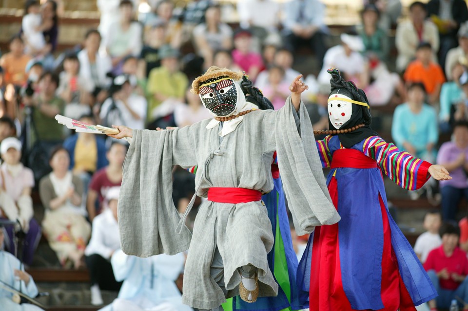 ‘양주별산대놀이’를 포함한 한국의 탈춤이 유네스코 인류무형유산으로 등재됐다. 사진은 6과장1경 파계승놀이. (사진제공=양주시청)