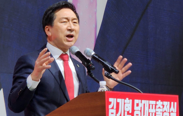 국민의힘 당권도전에 나선 김기현 의원이 한 여론조사에서 1위 자리에 등극해 한껏 고무된 그가 지난 14일 경북 선대본부 출정식에서 ‘윤심’을 거론하며 지지를 호소했다. (사진=뉴스1)