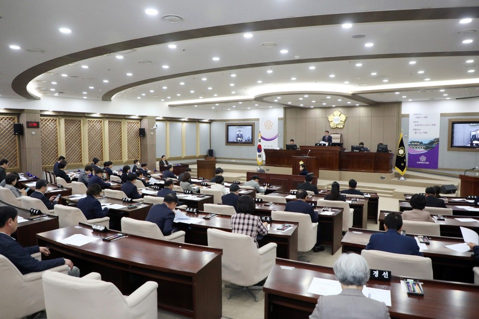 수원시의회가 23일 제374회 임시회를 열고 8일간의 일정에 돌입했다. (사진=권영복 기자)