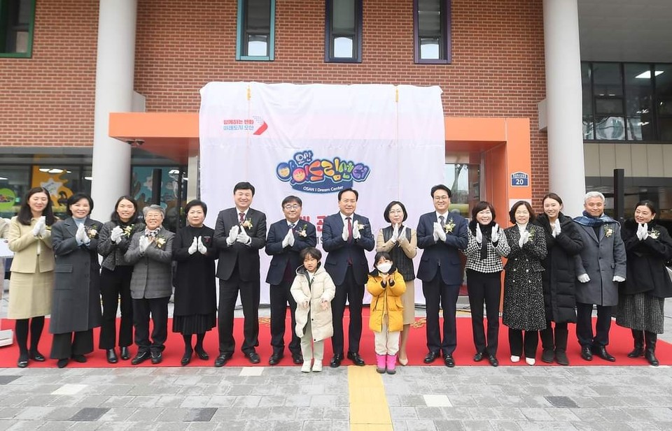 오산시가 19일 어린이복합체험문화 공간인 '오산아이드림센터'를 본격 개관했다. (사진=이권재 오산시장 페이스북)