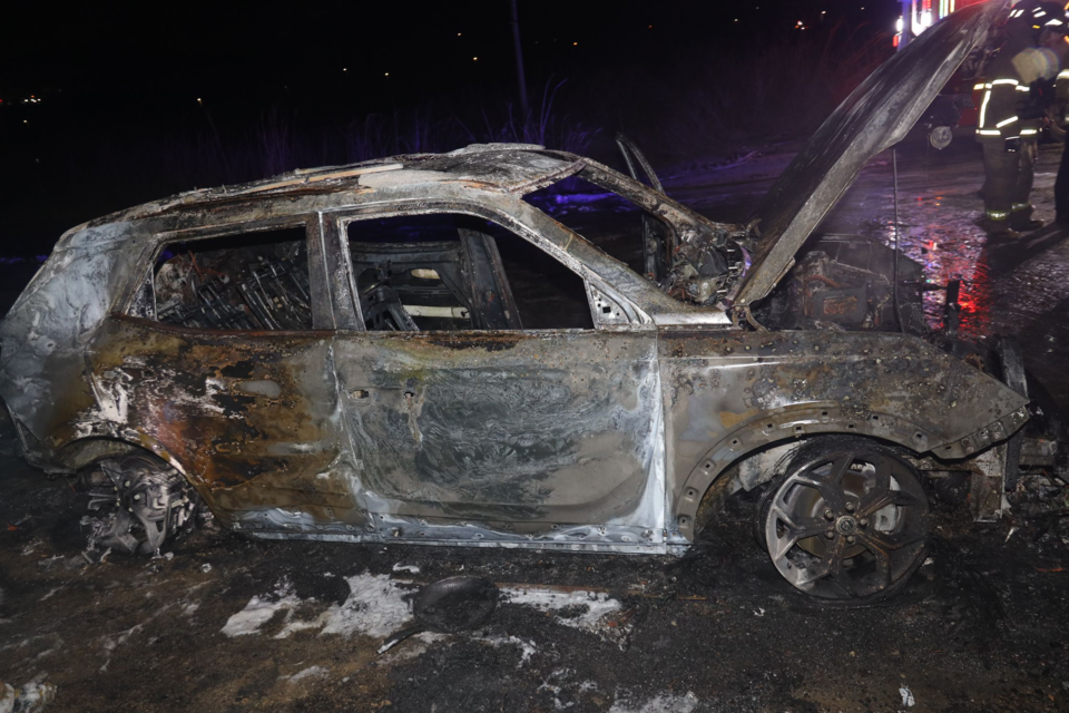 안산시의 한 주차차량에서 불이 나 운전자가 부상을 입는 사고가 났다. 사진은 화재 현장. (사진제공=경기도소방재난본부)